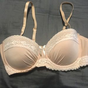 Bra with lace